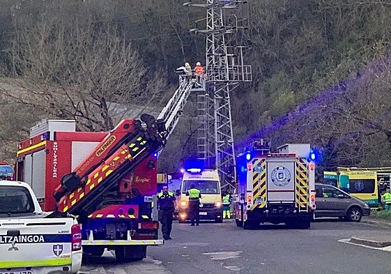Rescate de dos menores electrocutados en Usurbil.