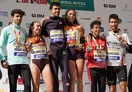 El podium del campeonato de España. Jesús Ramos y la palentina Carla Gallardo han sido los ganadores; David Cantero y Laura Luengo, segundos y Carolina Robles y Javi Guerra, terceros.