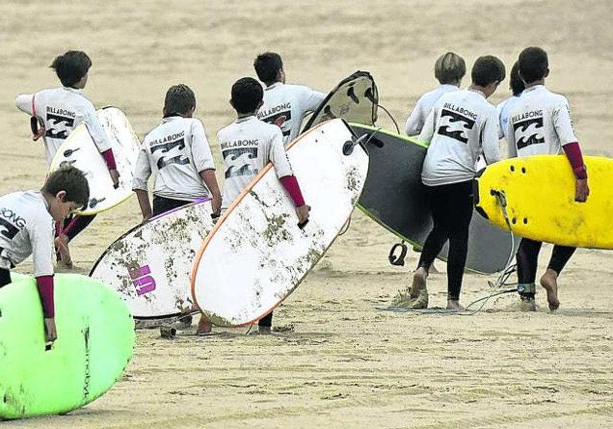 Arranca mañana el juicio contra un monitor de surf vasco por abusar de 11 menores