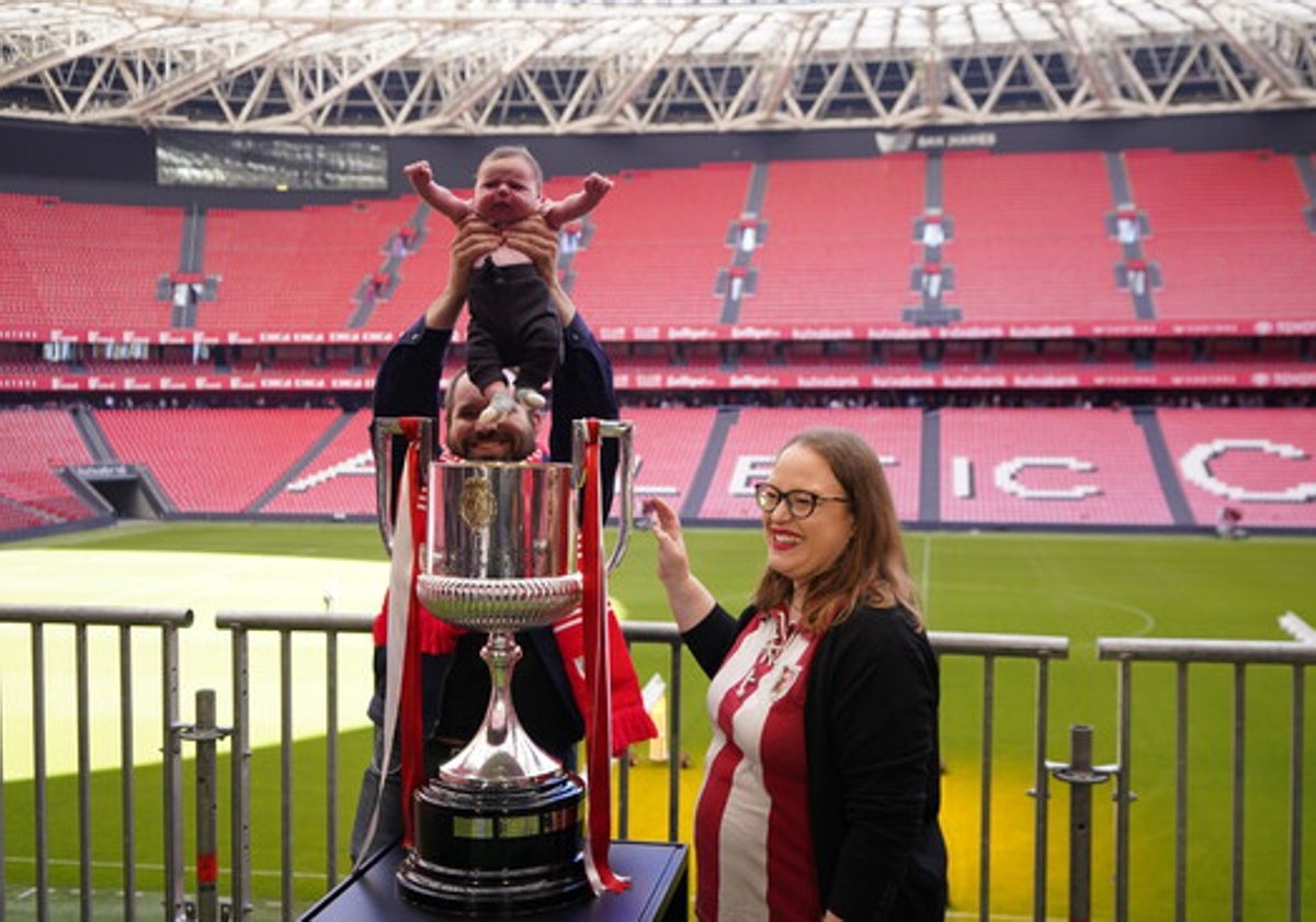 El Athletic devuelve la Copa: última oportunidad para fotografiarse con ella