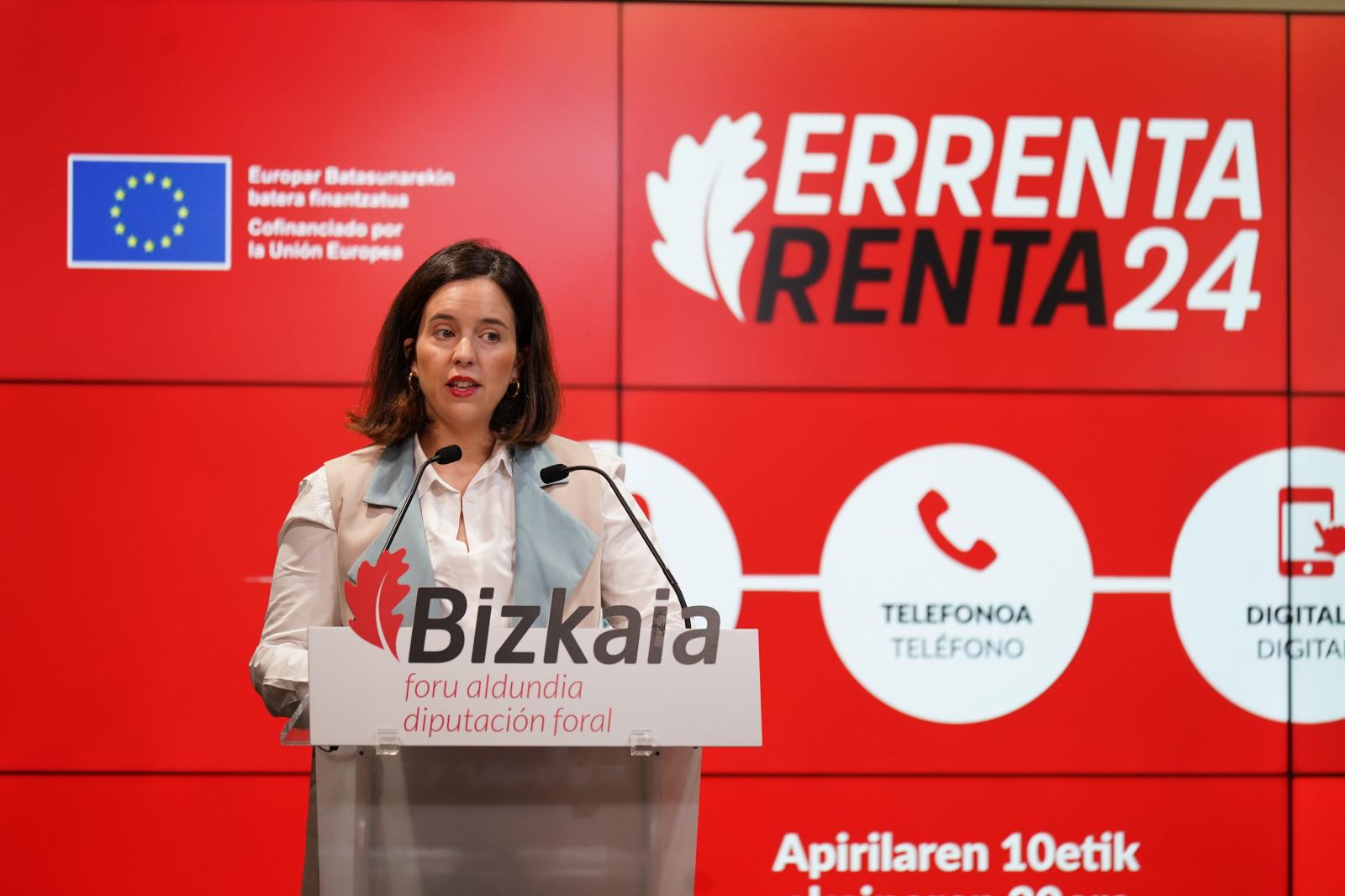 La diputada de Hacienda, Itxaso Berrojalbiz, durante la presentación de la Renta.