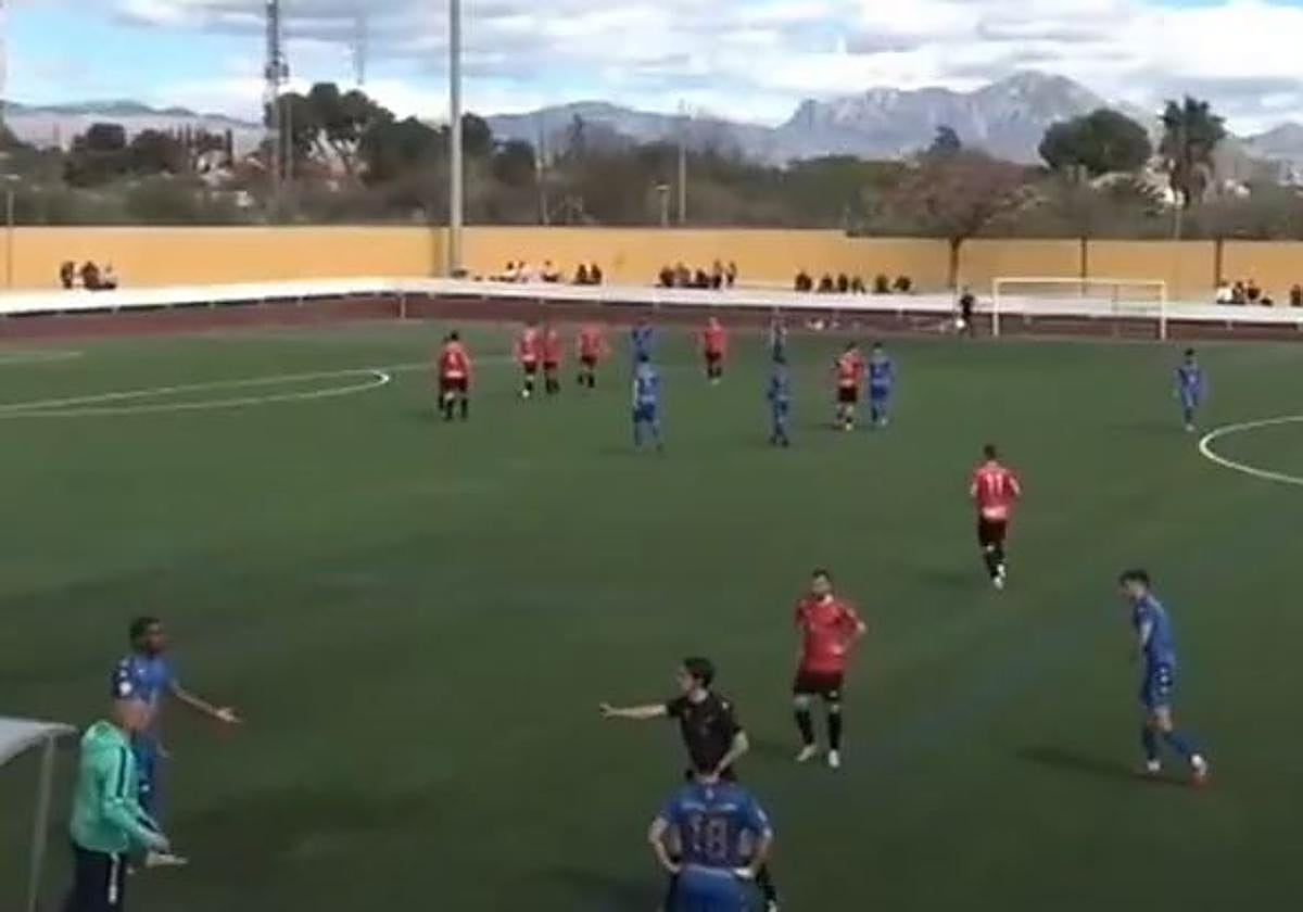 Momento en el que un jugador denuncia el insulto racista del entrenador rival: «Me acaba de decir mono»