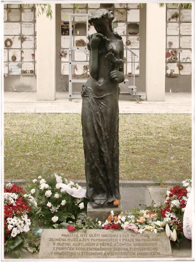 Monumento bajo el que descansan los restos de Lekuona