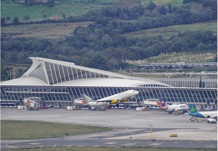 El aeropuerto de Bilbao recupera la senda del crecimiento tras el bajón de enero