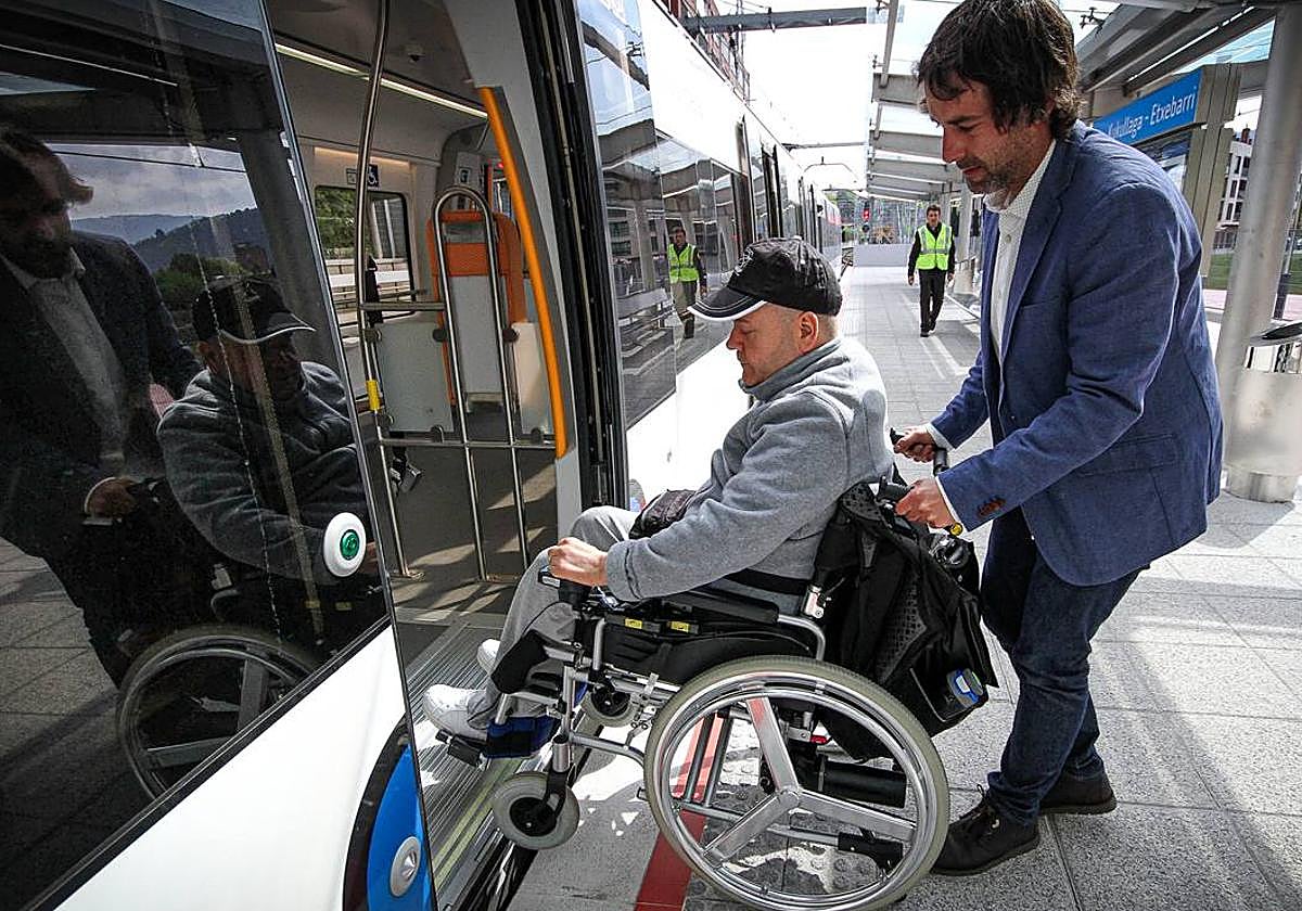 Segundo intento para que todos los acompañantes de discapacitados viajen gratis en el transporte público
