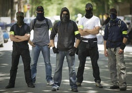 Agentes de policia vestidos de paisano durante una cumbre del BCE en Barcelona.