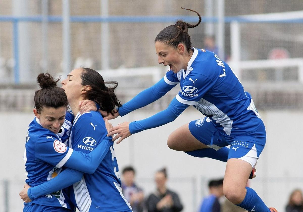 Las jugadoras albiazules festejan un gol.