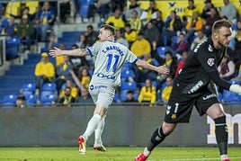 Toni Martínez celebra su gol a Las Palmas.