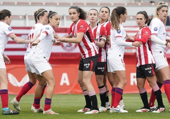 Las rojiblancas no han podido con el orden mostrado por el Sevilla atrás.
