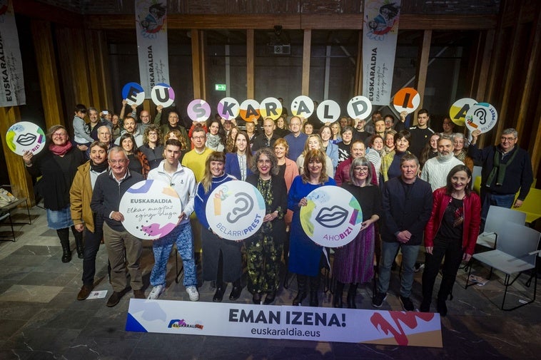 Gasteizko Izaskun Arrue kulturgunean egin dute norbanakoen izen-ematearen aurkezpen ekitaldia