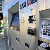 Una de las marquesinas del BEI vandalizadas esta pasada noche en Vitoria.