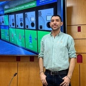 El concejal Óscar Fernández y detrás el sistema que ya se usa en algunas ciudades europeas.