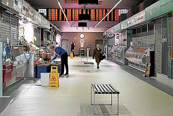 Los mercados municipales de Bilbao luchan por su supervivencia