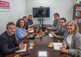 Una delegación de EH Bildu encabezada por Pello Otxandiano se reunió ayer en Bilbao con la dirección de CC OO Euskadi.