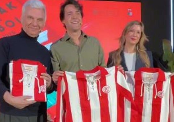 La reacción del nieto athleticzale de Valdano cuando su abuelo le regaló la camiseta firmada de Bellingham