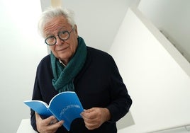 Joan Clos en el Archivo Histórico de Euskadi, ubicado en Bilbao, tras la reunión de expertos para abordar la crisis de la vivienda.