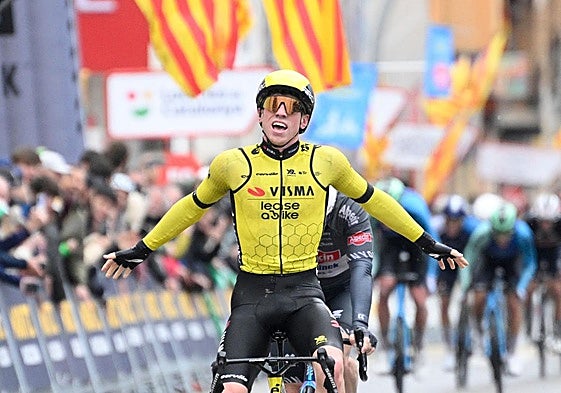 Brennan celebra su victoria en la primera etapa de la Volta.