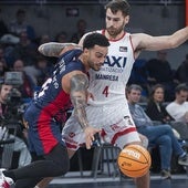 Howard intenta superar a Vescovi, del Manresa, en el partido del sábado.