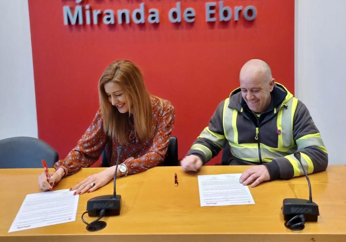 Miranda incorpora una linterna original del campo de concentración a la muestra del Raimundo Porres