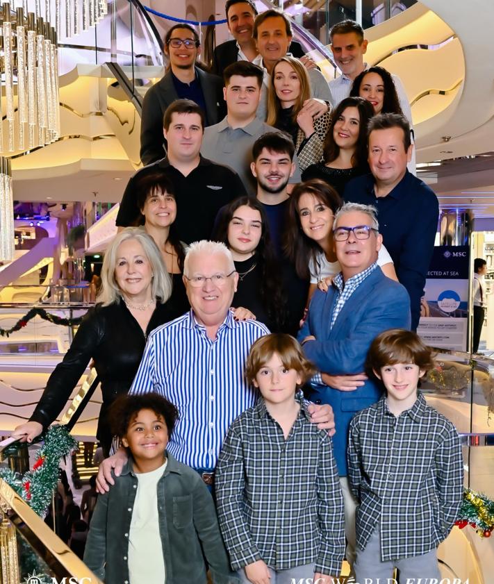 Imagen secundaria 2 - La familia siempre ha sido muy importante para Emilio Celorio.