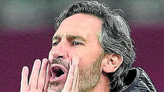 Vicente Moreno agota sus balas en el banquillo de Osasuna: una derrota en San Mamés puede complicar su futuro