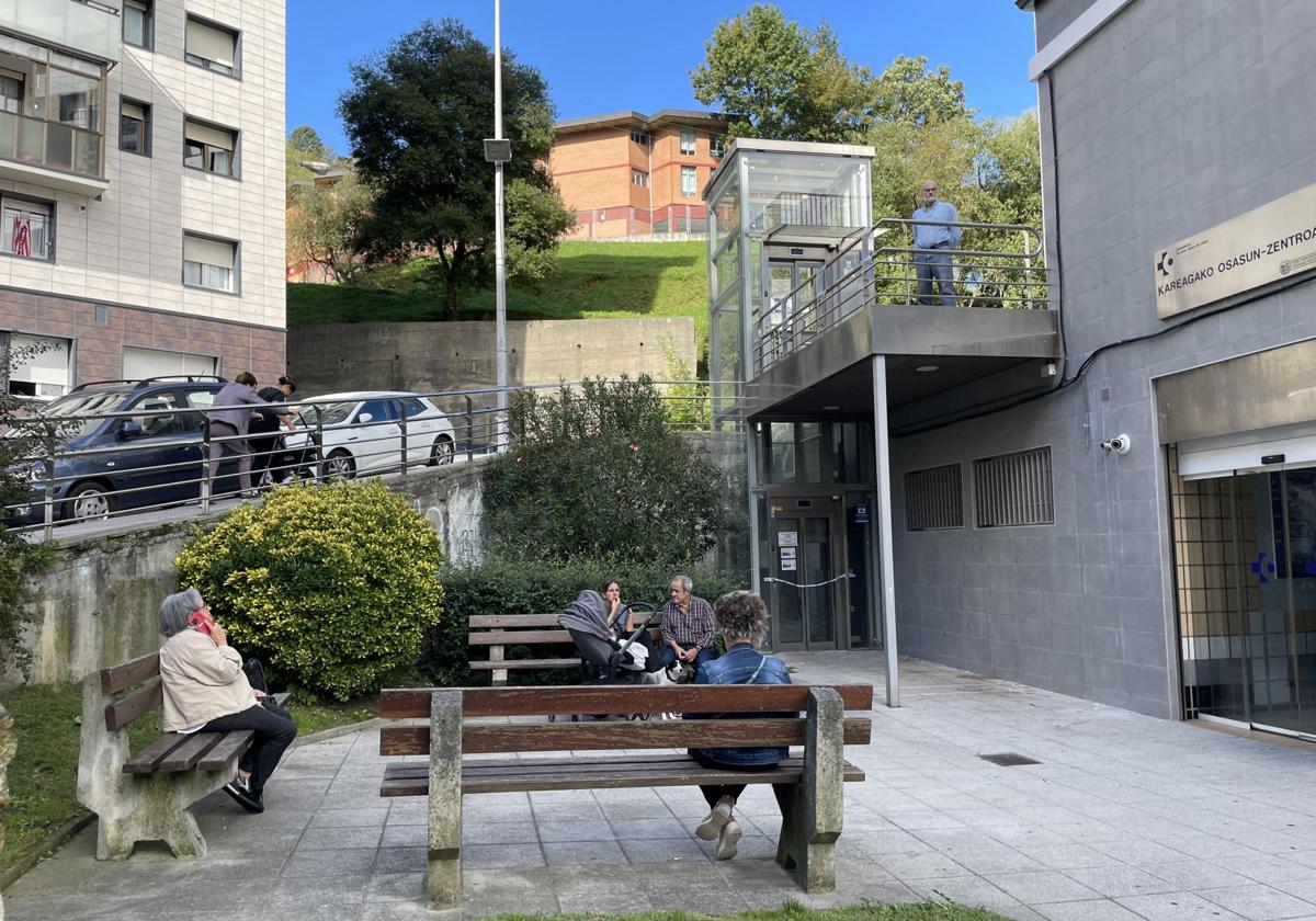 Arrancan los trabajos para evitar averías en el ascensor del ambulatorio de El Kalero