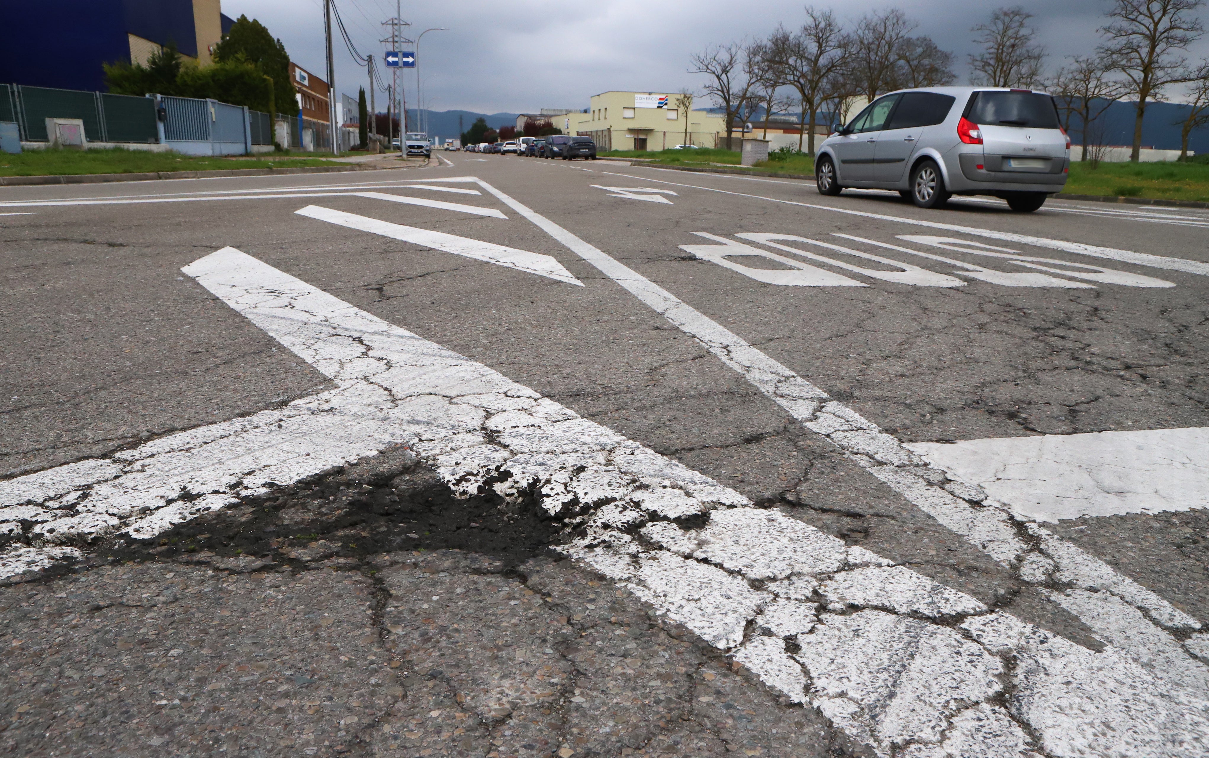 El polígono de Bayas de Miranda mejora la señalización vial pero reclama más inversión en asfaltado