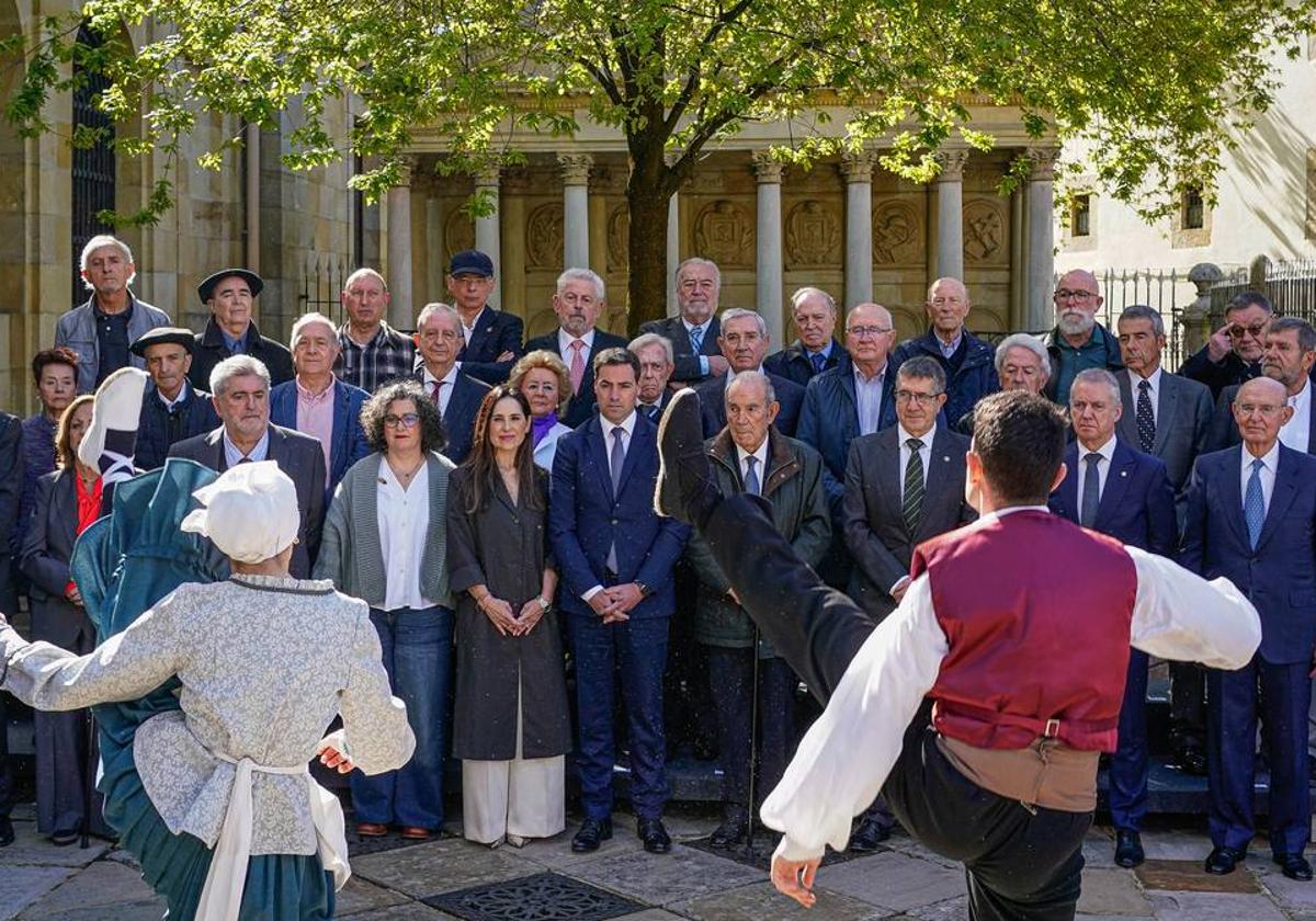 La Casa de Juntas de Gernika ha acogido este lunes el homenaje a los primeros parlamentarios.