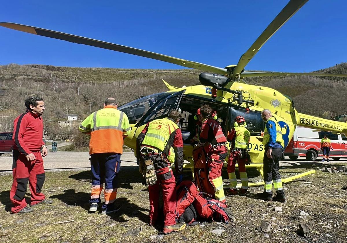 Desgarro de las familias a las puertas de la mina de Cerredo: «Me quiero morir con él»