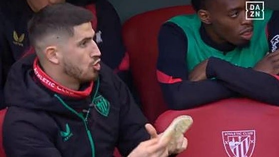 La broma de Oihan Sancet a Jesús Areso en pleno partido ante Osasuna
