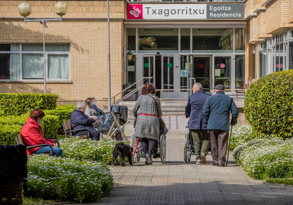 Álava paga 85.188 euros por cada plaza foral de residencia y 4 veces menos en las concertadas