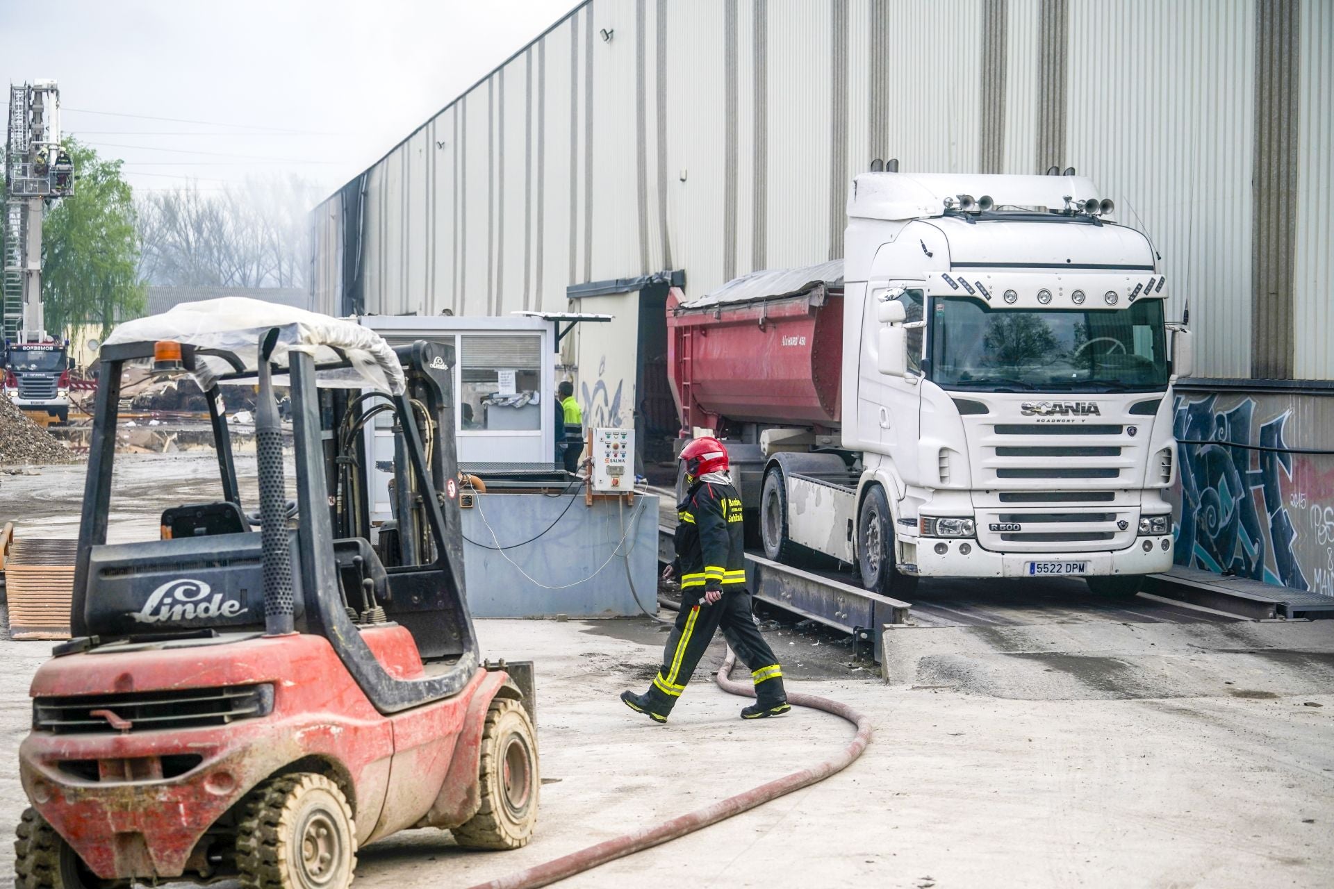 El incendio de una planta de reciclaje en Arriaga, en imágenes