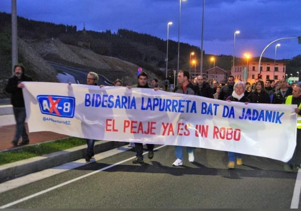 Nueva marcha contra el peaje de la autopista en Durango