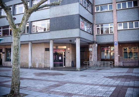 Imagen del Ayuntamiento de Etxebarri, donde se ubican las oficinas del servicio de mediación.