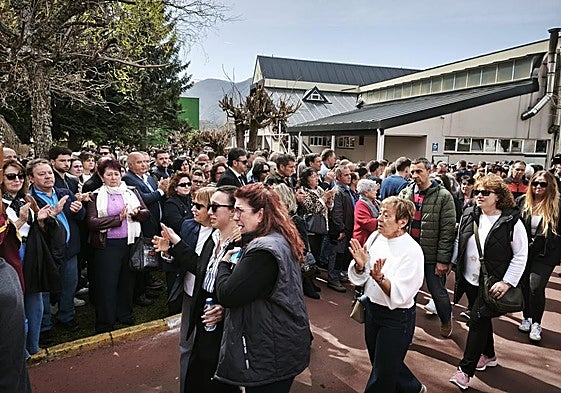 Cortejo fúnebre en las calles de Villablino.