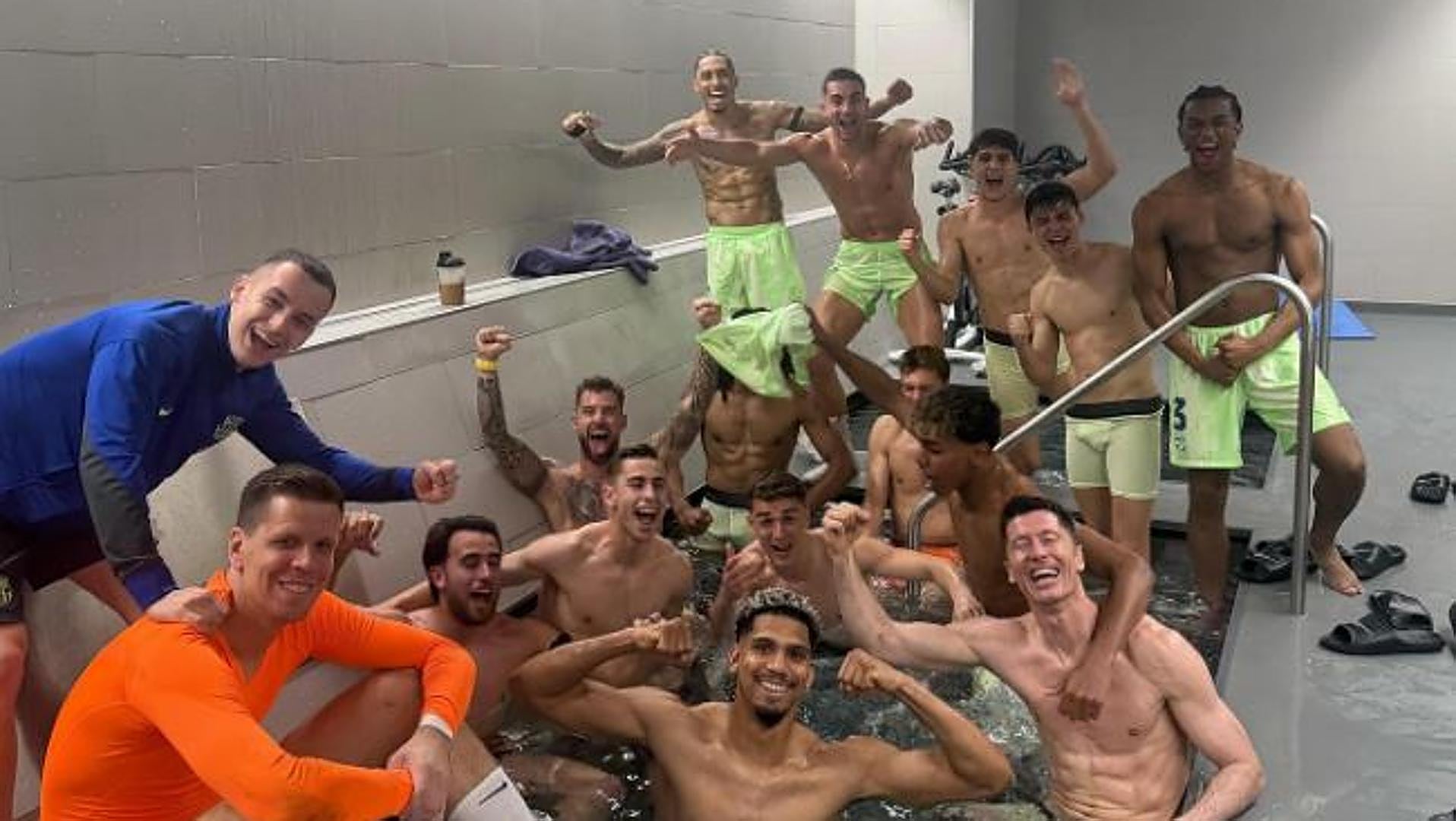 Iñigo Martínez: Ear Injury & Cup Celebration