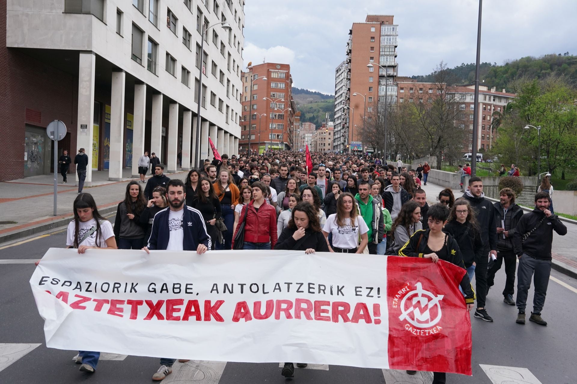 La manifestación contra el desalojo del gaztetxe de Rekalde, en imágenes