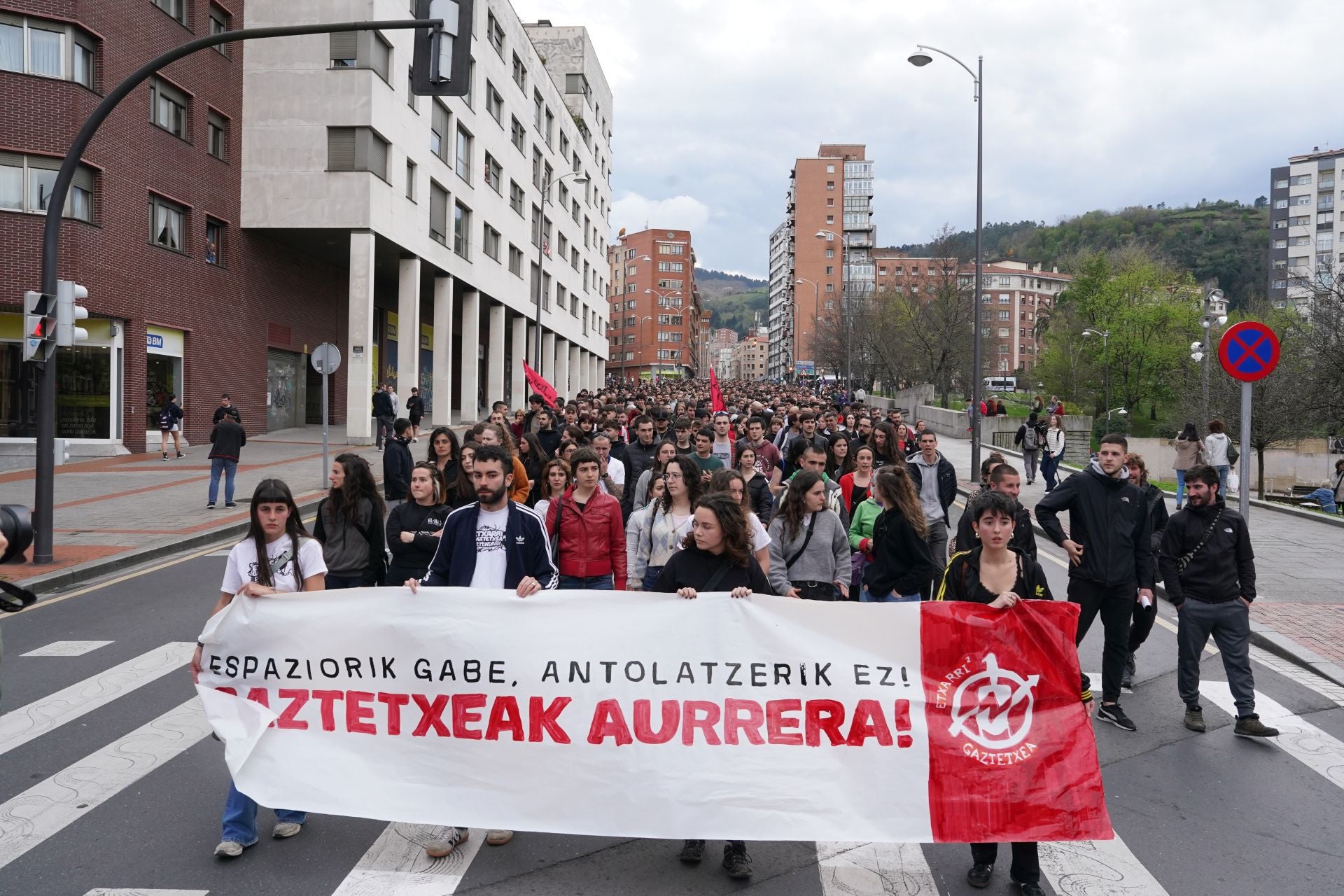 La manifestación contra el desalojo del gaztetxe de Rekalde, en imágenes