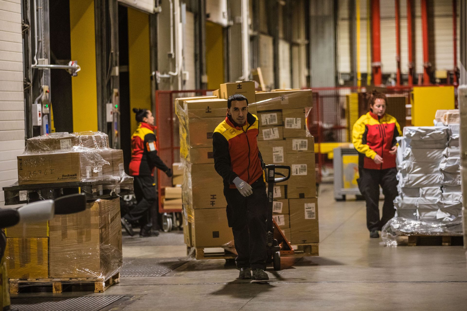 DHL busca a los primeros empleados que trabajarán en el nuevo hangar de Foronda
