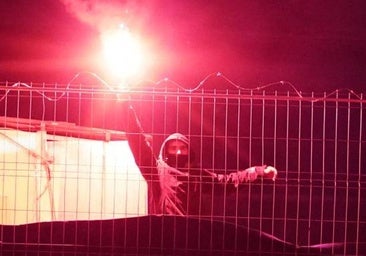 Quince ertzainas heridos, cinco detenidos, bengalas... Así fue la noche de disturbios