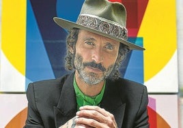 Leiva en el estudio de sus colaboradores Boa Mistura.