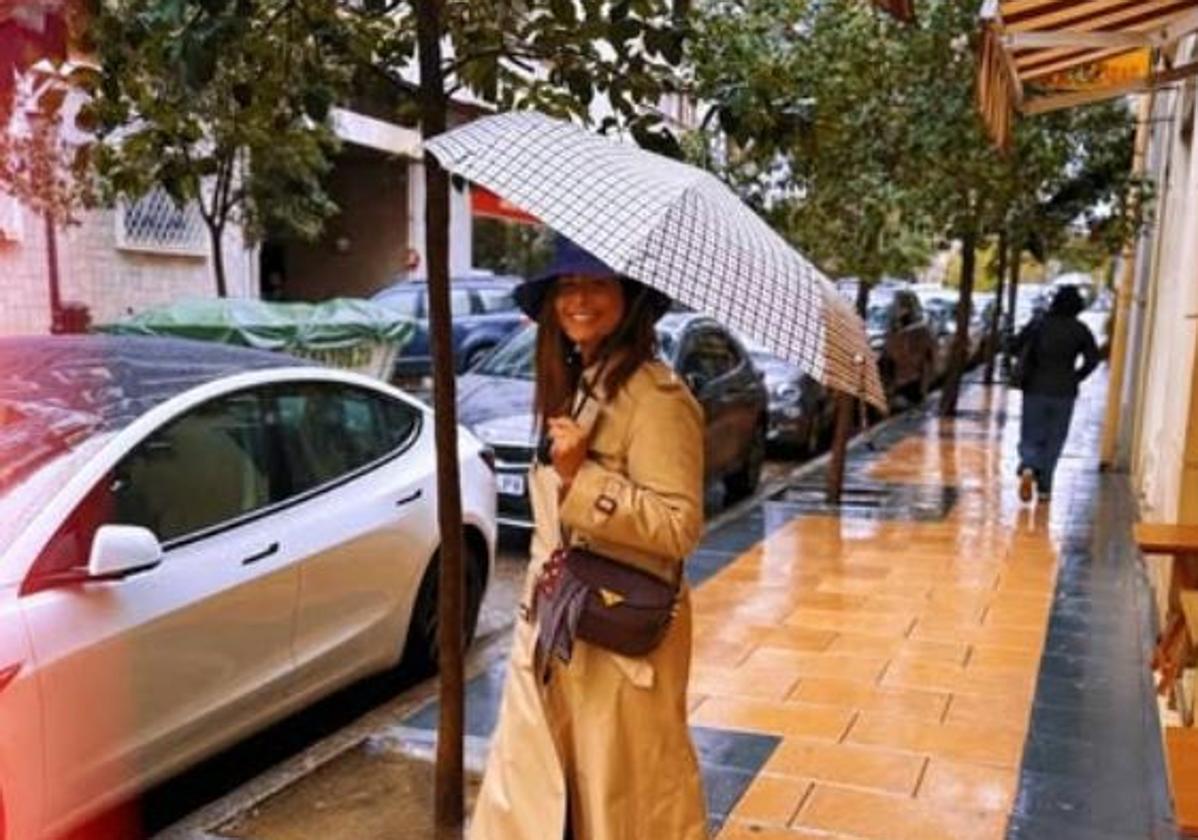 Nuria Roca no se quita este bolso vasco que combina con todo.