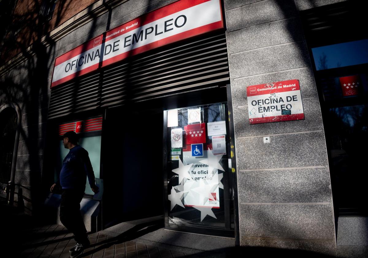 El SEPE permitirá cobrar el paro a trabajadores en excedencia voluntaria si cumplen estos requisitos
