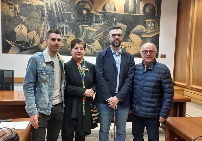 Gorka junto a sus padres y su hermano.