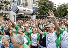 Cientos de ciudadanos se congregaron en octubre en Vitoria en la cita organizada por la Asociación contra el Cáncer de Álava.