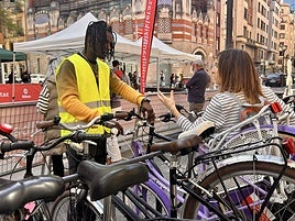 El proyecto Bizi Eskola inaugura un nuevo taller en Bilbao.