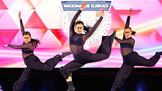 Más de 2.700 bailarines lucharán en Barakaldo por el campeonato de Euskadi de danza moderna y urbana