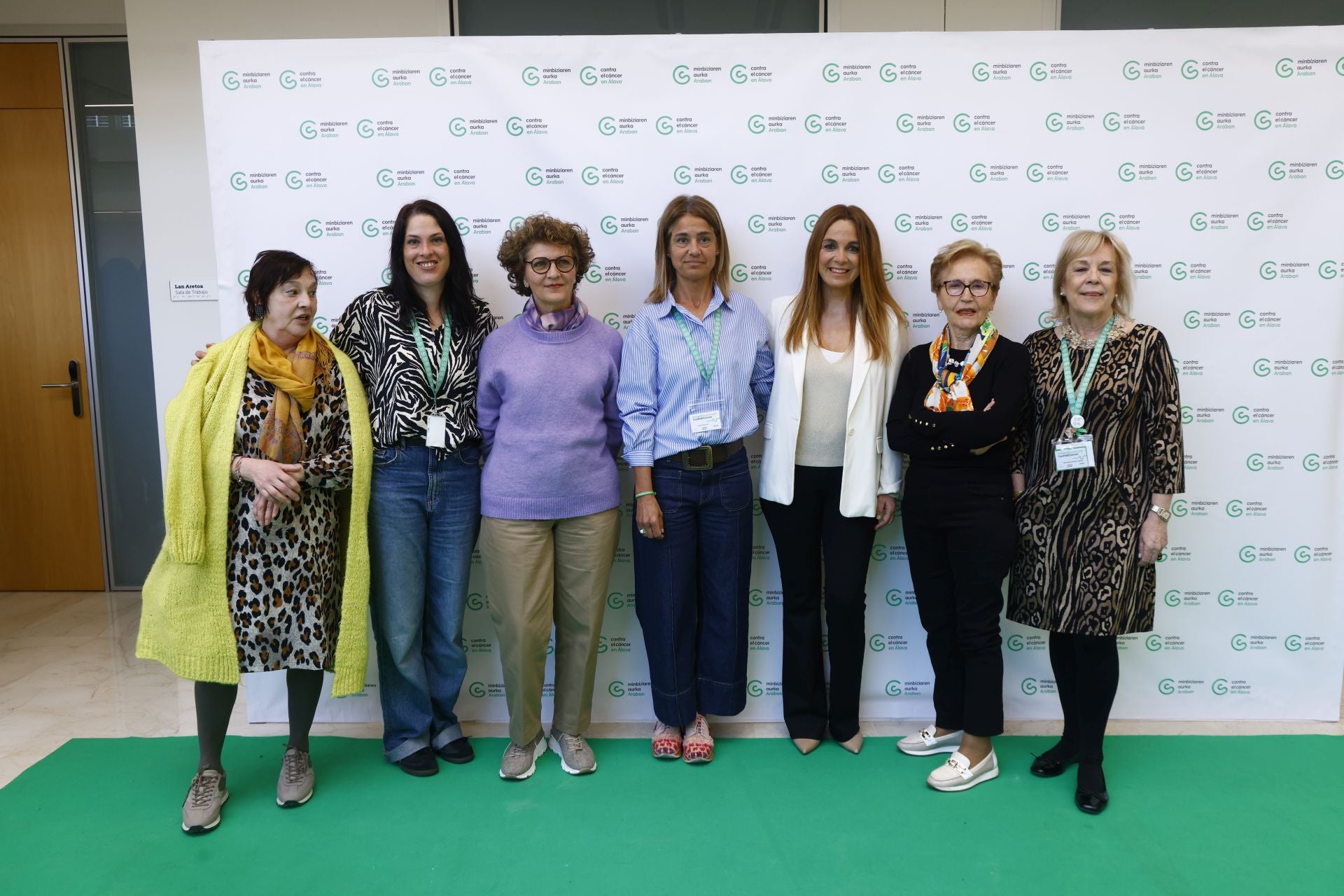 Arantza González de Lopidana, Zuriñe González de Miguel, Vega Angulo, Noelia Vivanco, Mónica Moreno, Satur González y Concha Barrena.