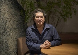 Gastón Acurio posa en su restaurante La Mar.