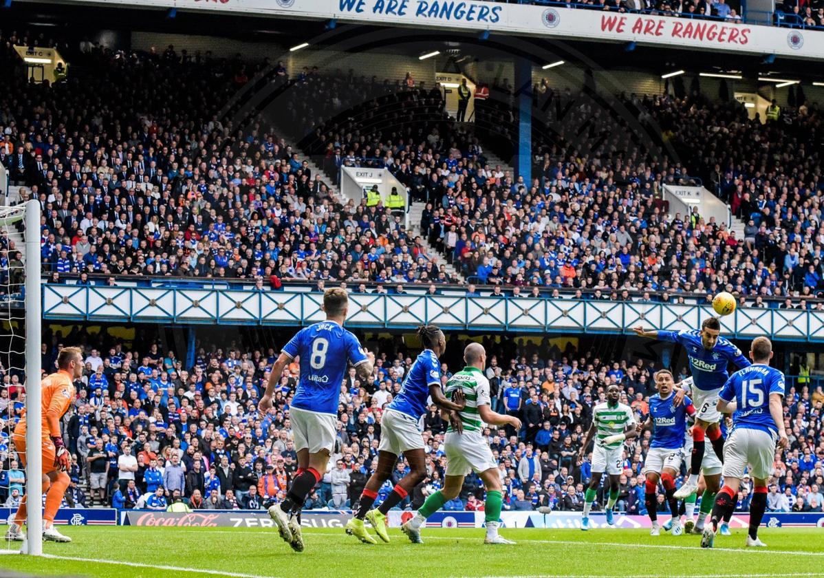 Duelo entre el Rangers y el Celtic en el Ibrox Stadium.